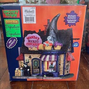 Lemax Spooky Town- Wanda’s Wicked Cupcakes Shop